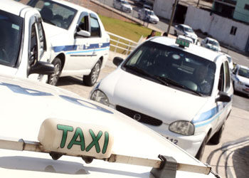 Os taxistas deverão receber até seis parcelas de R$ 1 mil cada. Foto: Arquivo
