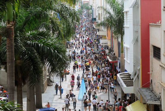 A intenção da Prefeitura é tornar o Centro da cidade mais agradável à população. Foto: Carlos Bassan/PMC