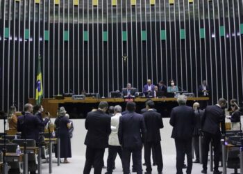 Votação da PEC: Lira observou o baixo quórum após a votação de um requerimento de encerramento de discussão - Foto: Paulo Sérgio/Câmara dos Deputados