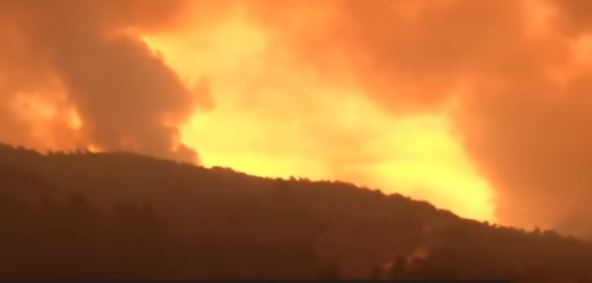 Incêndio ameaça subúrbios de Atenas pelo segundo dia consecutivo