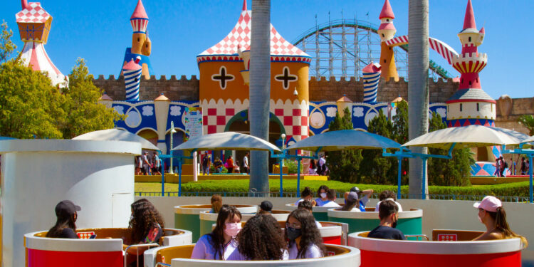 Hopi Hari abre 70 vagas para moradores da região; confira os requisitos