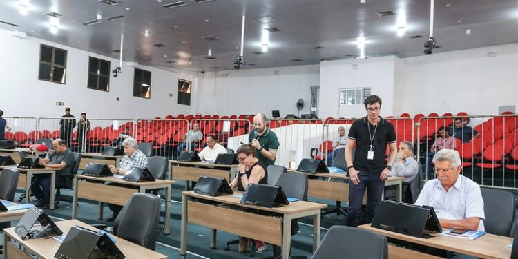 Vereadores de Campinas conhecem o Plenário Web, novo sistema de gerenciamento das atividades do Plenário. Foto: Divulgação