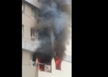Incêndio atingiu apartamento na Rua José Paulino: pessoas feridas sem gravidade - Foto: Reprodução de Vídeo/Redes Sociais