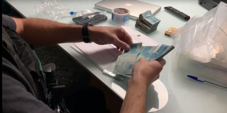 Polícia Federal deflagra operação contra crimes ao Sistema Financeiro