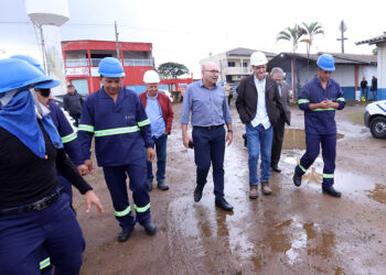 O prefeito Dário Saadi assinou a ordem de serviço para a construção da unidade. Foto: Fernanda Sunega/PMC