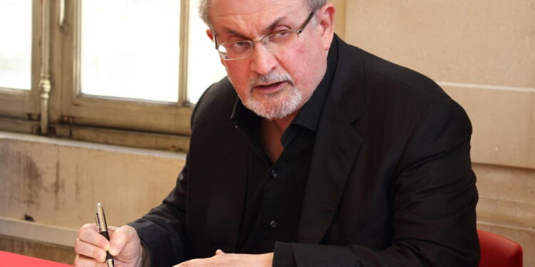 Salman Rushdie, autor de "Versos Satânicos" e alvo de uma sentença de morte há mais de 30 anos. Foto: Flickr