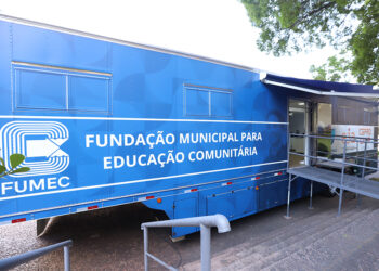 A Carreta da Educação é uma unidade móvel da Fumec-Ceprocamp, que leva cursos aos bairros. Foto: Divulgação/PMC