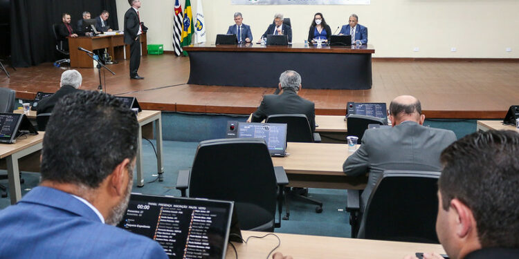 Acusado de corrupção, Zé Carlos comandou os trabalhos na sessão desta quarta-feira (24) Foto: Divulgação