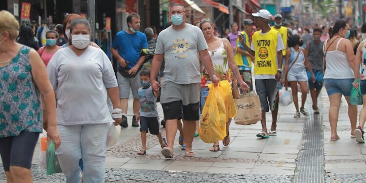 Movimento de compras na Rua 13 de Maio, Centro de Campinas: espaço público passará por revitalização. Foto: Leandro Ferreira/Hora Campinas