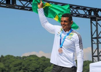 Isaquias Queiroz chegou à sua sétima medalha de ouro - Foto: Fábio Canhete/CBCa