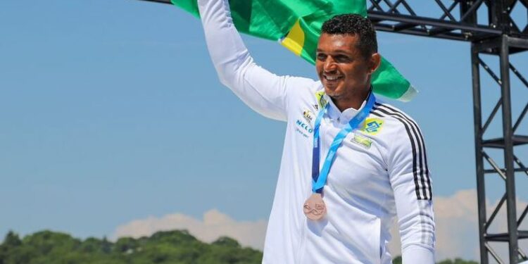 Isaquias Queiroz chegou à sua sétima medalha de ouro - Foto: Fábio Canhete/CBCa