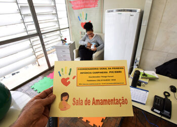 Joyce Franciele Teixeira Gonçalves, mãe da pequena Íris, já utiliza o espaço: elogios Foto: Carlos Bassan/PMC/Divulgação
