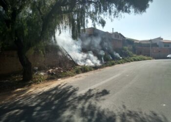 Fumaça em terreno na Vila Marieta nesta quarta-feira (3/8) de manhã incomodou moradores Foto: Divulgação