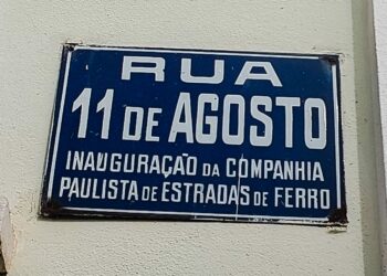 Nome da rua é uma referência à data de inauguração da Companhia Paulista de Estradas de Ferro. Fotos: Leandro Ferreira/Hora Campinas