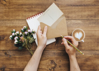 A conexão por meio de cartas escritas à mão – por Kátia Camargo