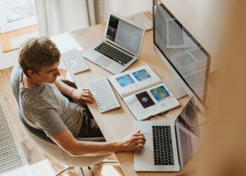 Média salarial é maior para bilíngues, aponta pesquisa