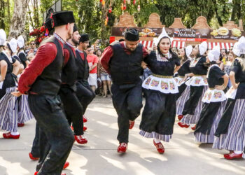 Dança holandesa, uma das atrações tradicionais da Expoflora. Foto: Divulgação