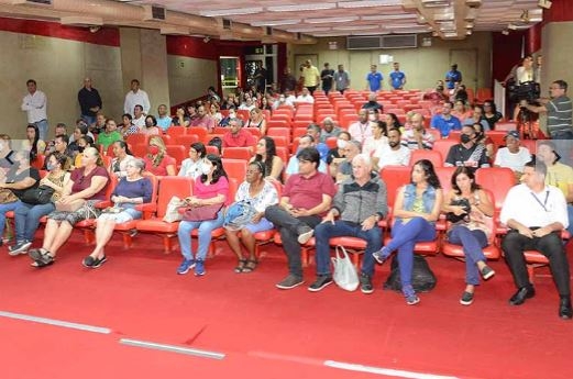 Entrega de certidões regulariza mais 105 residências em Campinas