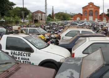 Leilão on-line: serão 570 lotes para desmonte (sucata), entre carros e motos - Foto: Divulgação/PMC