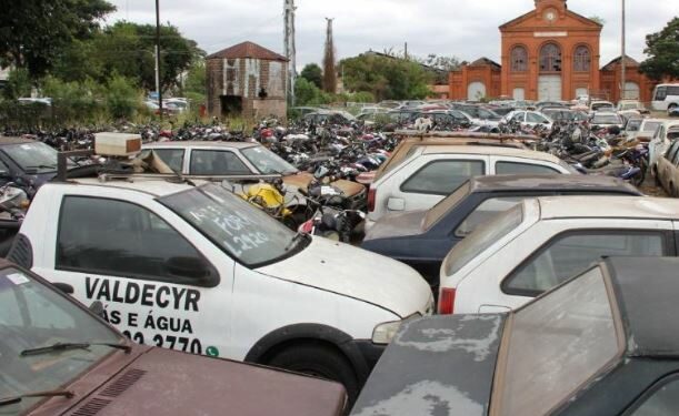 Leilão on-line: serão 570 lotes para desmonte (sucata), entre carros e motos - Foto: Divulgação/PMC