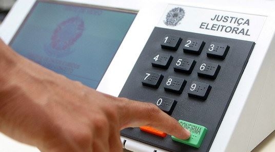 Entidades fazem campanha por voto em mulheres pretas