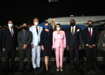 A presidente do Congresso norte-americano, Nancy Pelosi (ao centro), fez visita à Taiwan - Foto: Reprodução Twitter Nancy Pelosi