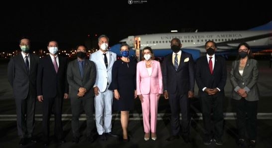Pelosi termina visita a Taiwan com promessas de apoio dos Estados Unidos
