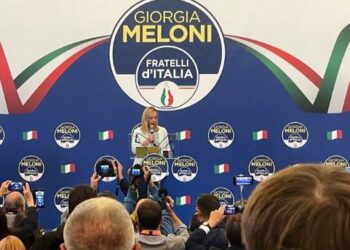 Direita radical ganha eleições na Itália; Berlusconi se elege ao Senado