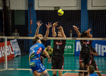 Vôlei Renata cai diante do Sesi no Ginásio do Taquaral