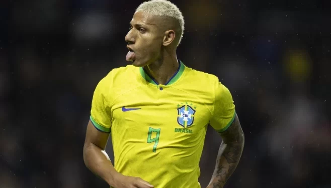 Com dois gols de Richarlison, Brasil vence Gana em amistoso na França