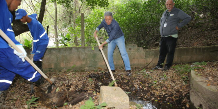 "Desde o ano passado, estamos investindo como nunca para resolver o problema", diz o prefeito Dario Pacheco Foto: Divulgação