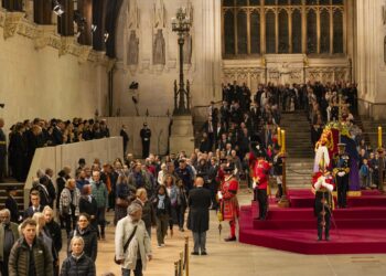 Bolsonaro viaja para participar do funeral da rainha Elizabeth