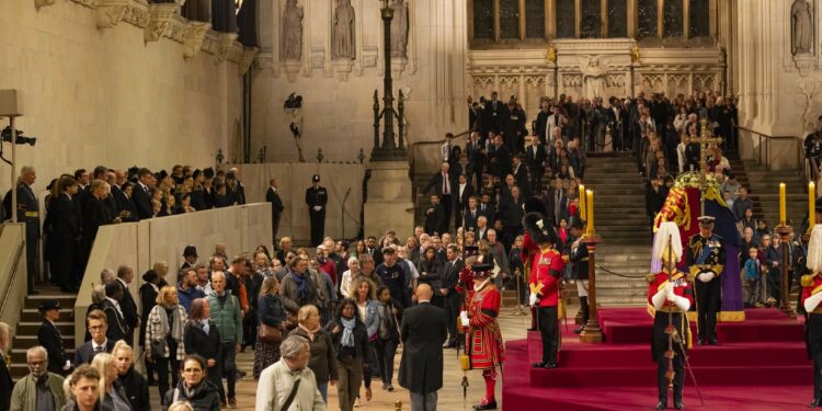 Vigília durante velório de Sua Majestade, a Rainha Elizabeth II, no Westminster Hall, em Londres Foto: Roger Harris/Fotos Públicas