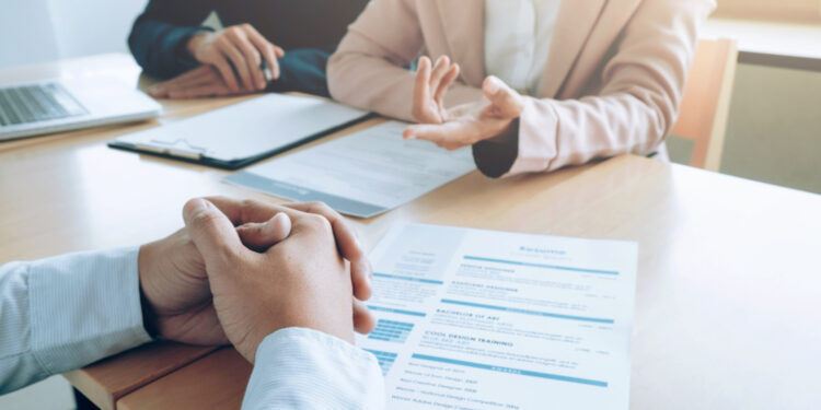 RH: recrutamento e seleção de talentos desafia empresas do país