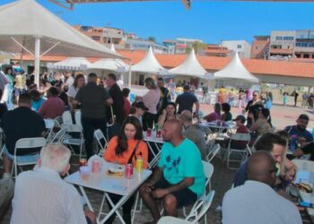 A 1º edição do Chefs Ouro Verde, que inaugurou a descentralização do evento, no último domingo, atraiu cinco mil pessoas Foto: Firmino Piton/Divulgação PMC