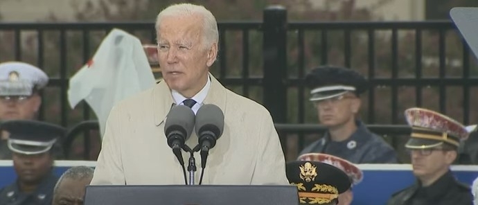 Em memória a 11 de setembro, presidente dos EUA promete vigilância