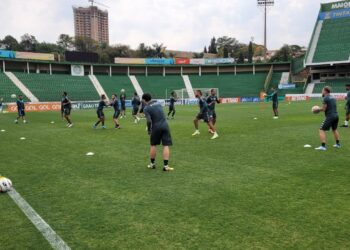 Treinamento do Guarani se preparando para o duelo contra o Vila Nova Foto: Thomaz Marostegan/Guarani FC