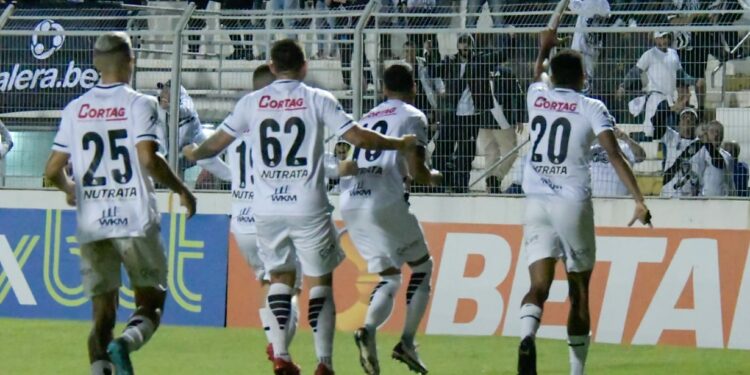 Ponte Preta vence Sport e fica a seis pontos do G4