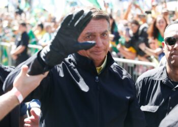 Bolsonaro em ato de campanha na eleição de 2022 em Campinas no Largo do Rosário: ex-presidente debochou da pandemia - Foto: Leandro Ferreira/Hora Campinas