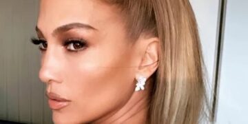 Celebridades, como Jennifer Lopez, aderem penteados inspirados nos anos 60 - Foto: Reprodução Instagram
