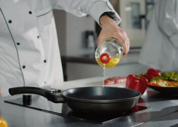 Excesso de óleo no preparo de alimentos pode ser nocivo à saúde