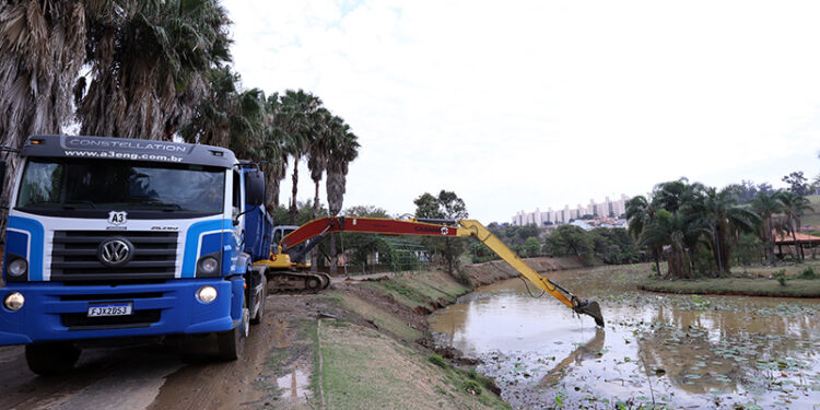 O desassoreamento das lagoas está entre as obras do Parque das Águas. Foto: Fernanda Sunega/PMC