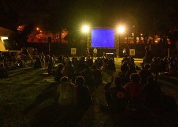 O Cine Dcult tem entrada franca no gramado em frente ao Centro de Convenções da Unicamp. Foto: Nina Peres/Divulgação