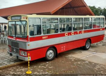 Passeio oferece viagem no tempo a bordo de um legítimo ônibus da CCTC