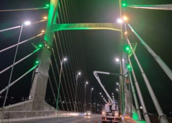 Ponte da Esperança é iluminada de verde e amarelo para homenagear Independência do Brasil Foto: PMH/Divulgação