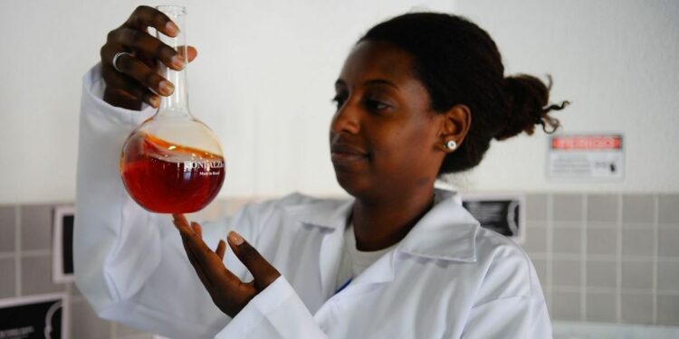 Programa Futuras Cientistas está com inscrições abertas