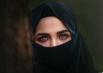 Hijab, o véu muçulmano: polícia moral acusou jovem de deixar cabelo à mostra, levou-a sob custódia e a matou: intolerância usada para reprimir o exercício de direitos fundamentais no Irã  Foto: Pixabay/Divulgação
