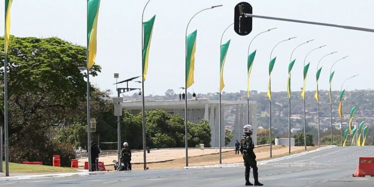 Esplanada dos Ministérios está bloqueada para veículos
