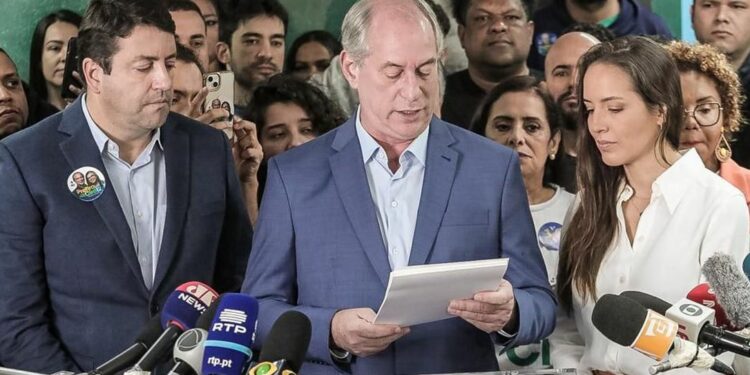 Ciro Gomes critica voto útil e diz que seguirá com candidatura