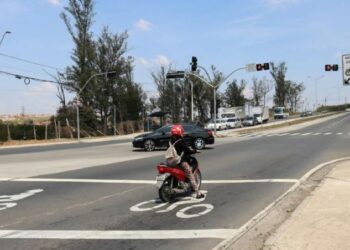 Medida reduz disputa por espaço com veículos e amplia segurança dos motociclistas- Foto: Divulgação/PMC